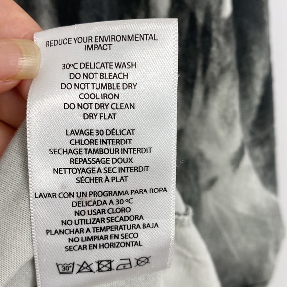 🌸Eleven Paris Skull & Roses Guilty Pleasures Crewneck T-Shirt - Picture 9 of 12